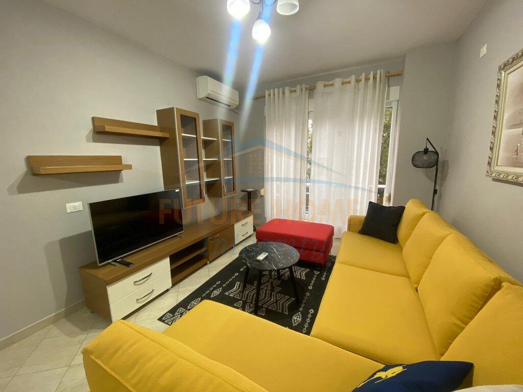 Qera, Apartament 2+1+2, Kompleksi Kontakt, 21 Dhjetori, Tiranë.