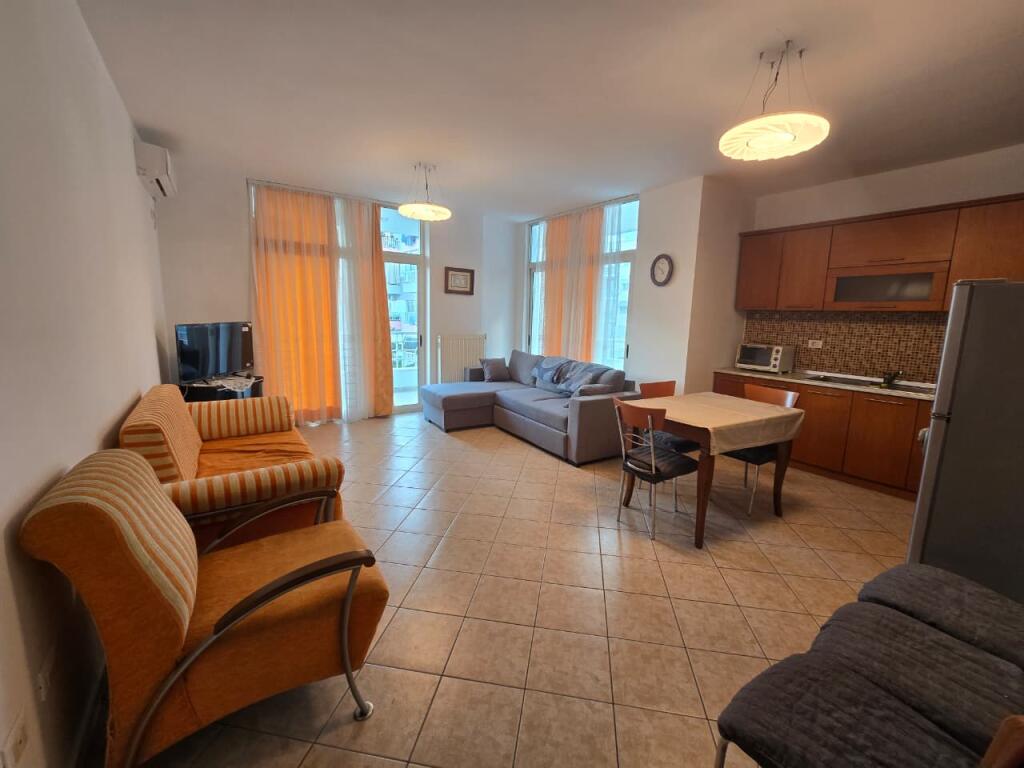 2+1 for rent "Kika 1 Komuna e Parisit" for sale