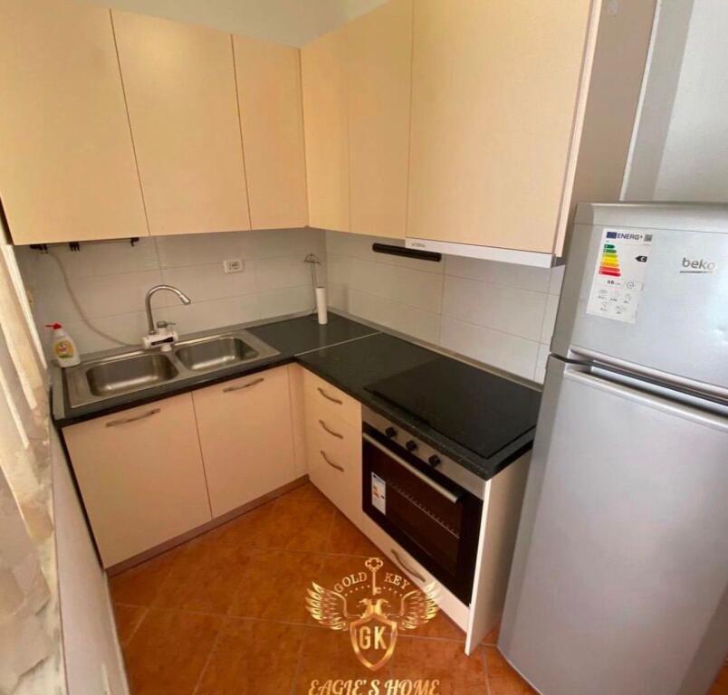 APARTAMENT 1+1 ME QERA 📍 POLIKLIIKA DURRES   • 500€ ✅