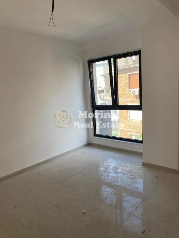 Qera, Apartament 3+1, Pazari i Ri, 800 euro/muaj