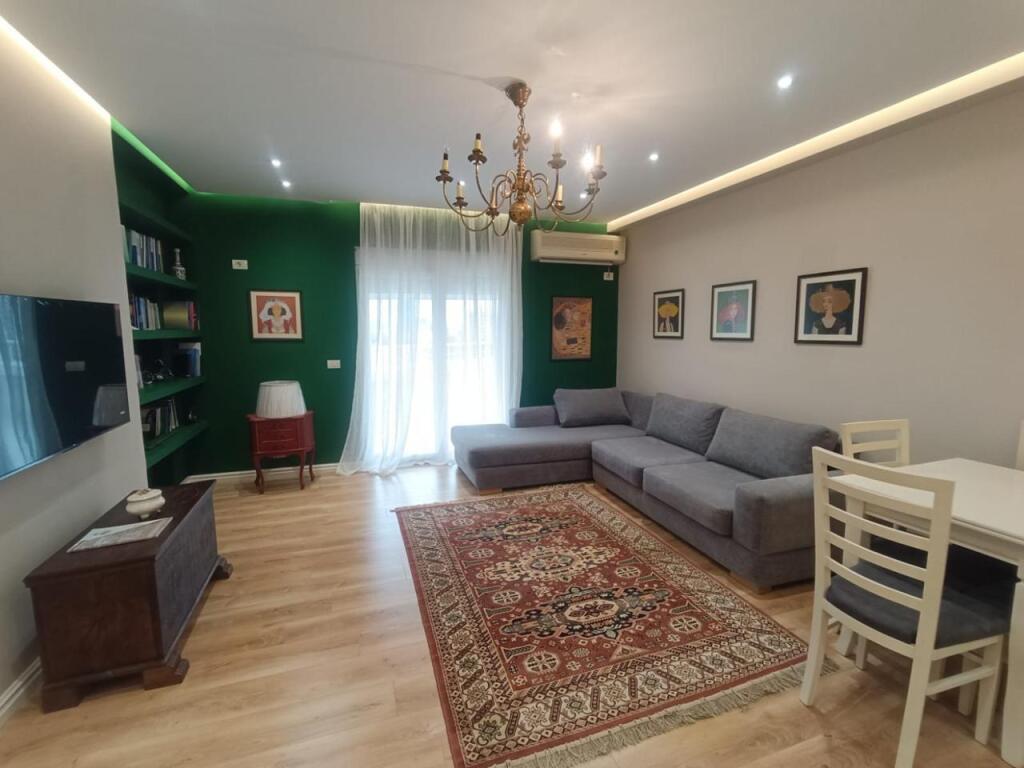 Shkolla Baletit , Rruga Elbasanit Apartamenti 1+1 me qira