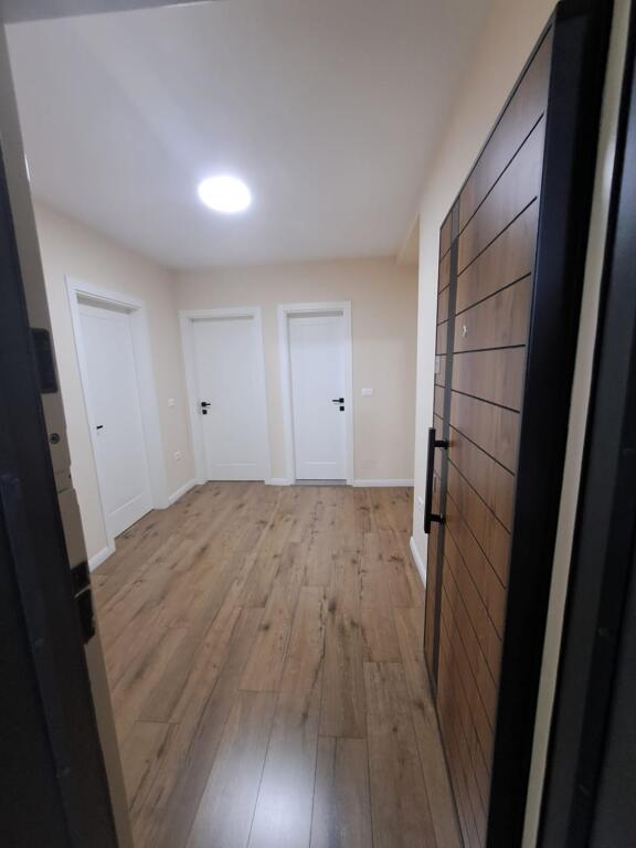 🏢 Vicino a 9 Kateshet, vicino a Dua Lounge Bar, si affitta ambiente per uffici, 2+1, vuoto. 1.200 € (Netto)