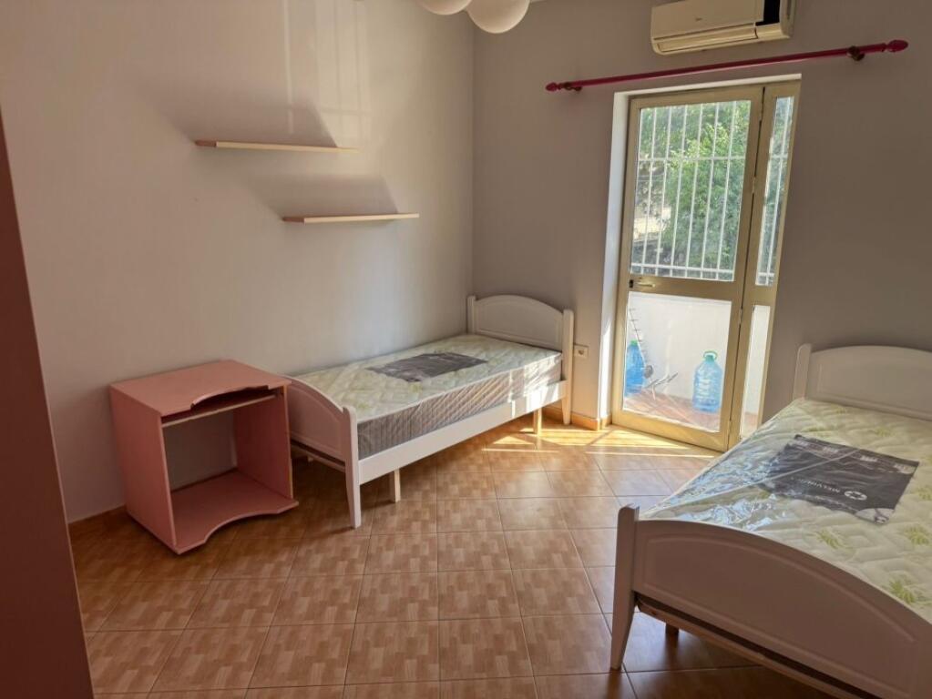 Jepet Me Qera Apartament 2+1+1 Ballkon
