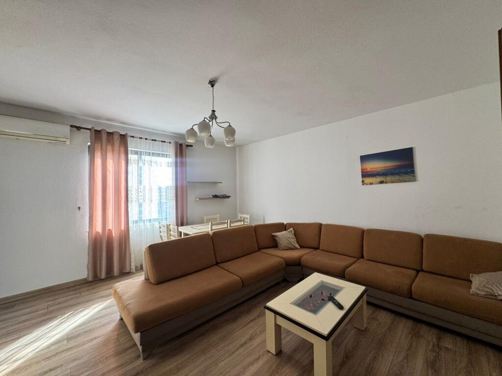 Jepet me qera apartamenti 2+1+2 te Zogu i Zi