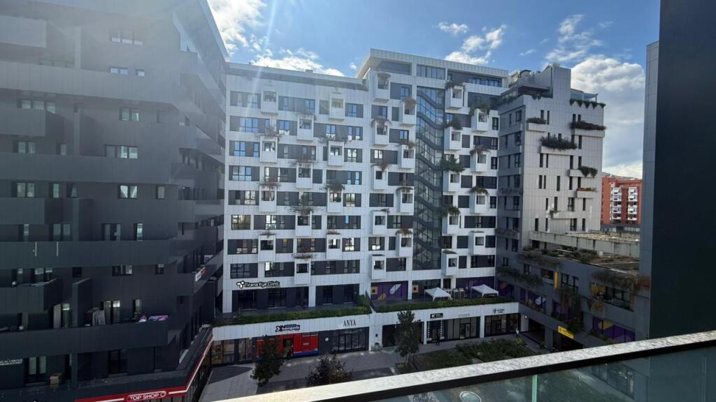 Jepet apartament 3+1+2+ post parkimi me qira te Kompleksi square 21