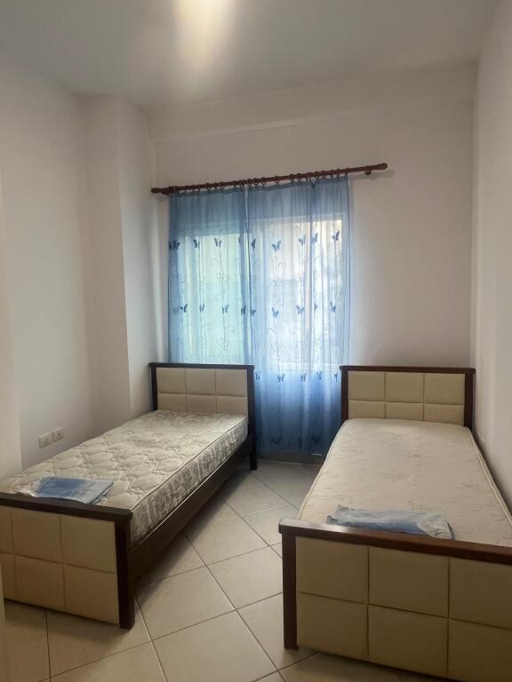 Apartament 3+1+2 WC+ 1 Lavanteri (📍Bulevardi Zogu i Parë, pranë Intesa San Paolo)