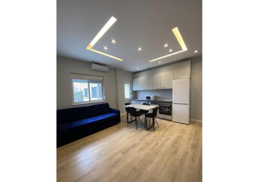 Jepet me qira apartament 1+1, totalisht i mobiluar, pranë Inxhinierisë së Ndërtimit