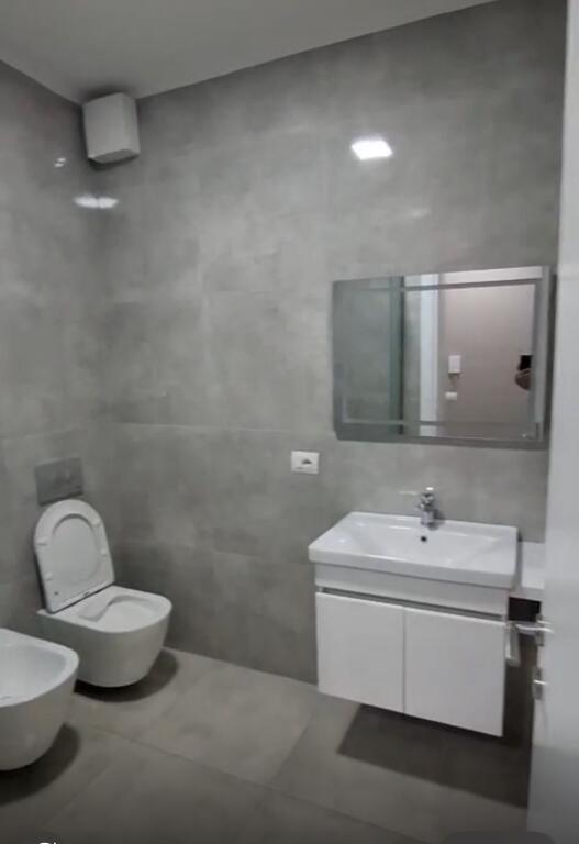 Apartament 1+1 er qera tek fabrika e miellit.