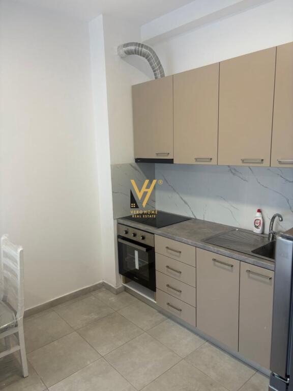JEPET APARTAMENT 2+1 ME QIRA TE SPITALI AMERICAN 3, 57.500 LEKE