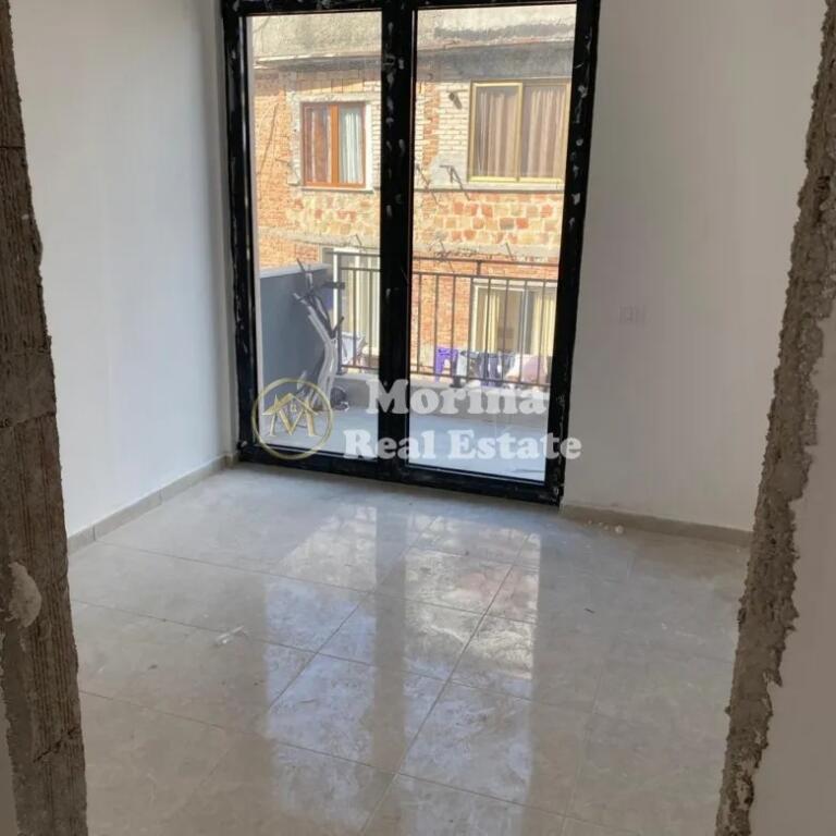 Qera, Apartament 3+1, Pazari i Ri, 800 euro/muaj