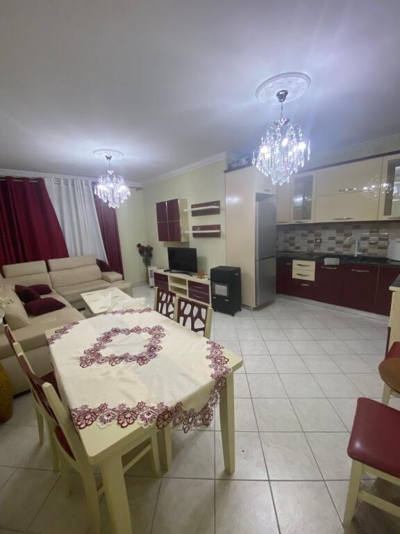 Jepet Me Qera Apartament 1+1+1 Ballkon