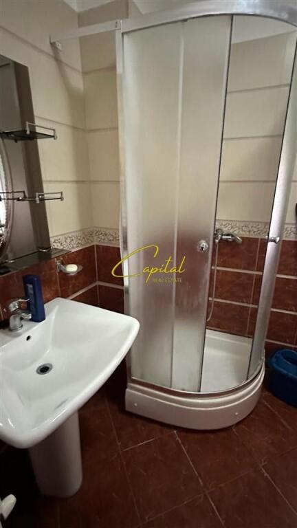 APARTAMENT ME QERA 2+1+2 FRESKU 450 EURO