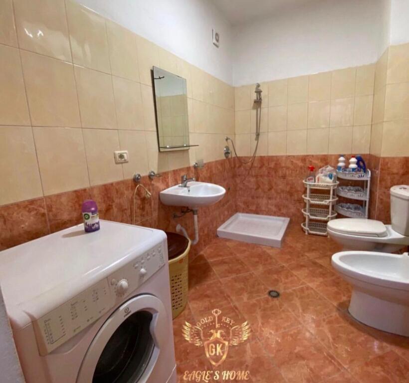 APARTAMENT 1+1 ME QERA 📍 POLIKLIIKA DURRES   • 500€ ✅