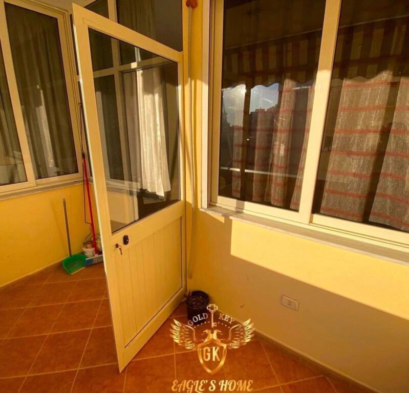APARTAMENT 1+1 ME QERA 📍 POLIKLIIKA DURRES   • 500€ ✅