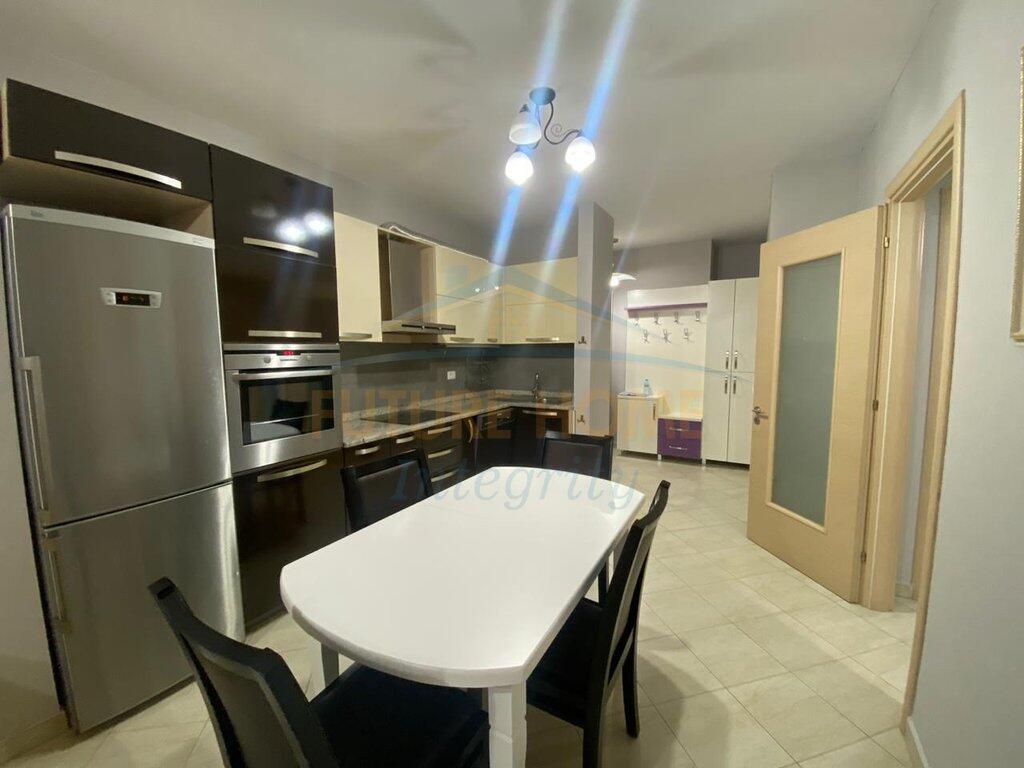 Qera, Apartament 2+1+2, Kompleksi Kontakt, 21 Dhjetori, Tiranë.