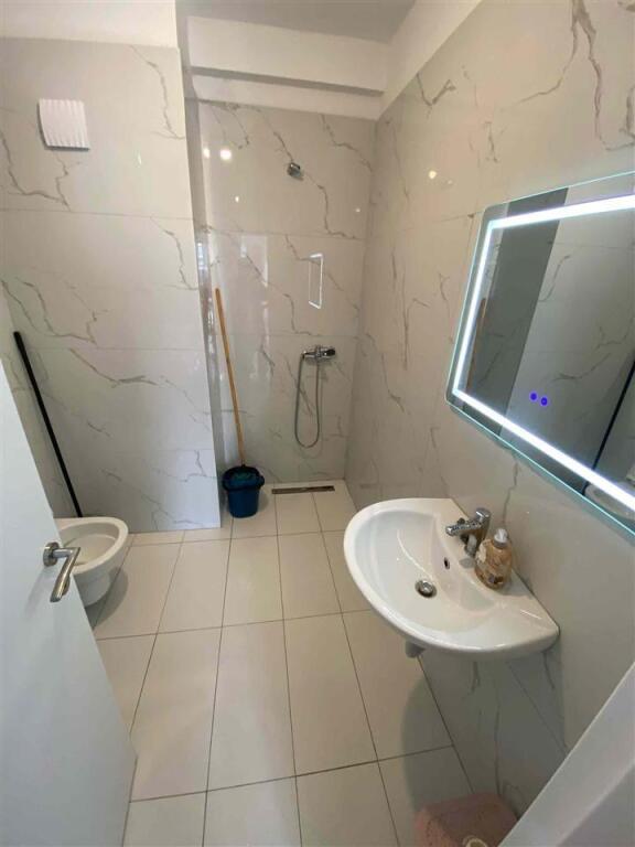 JEPET ME QIRA 2+1+1 TEK UNIVERS CITY 50.000 LEKE