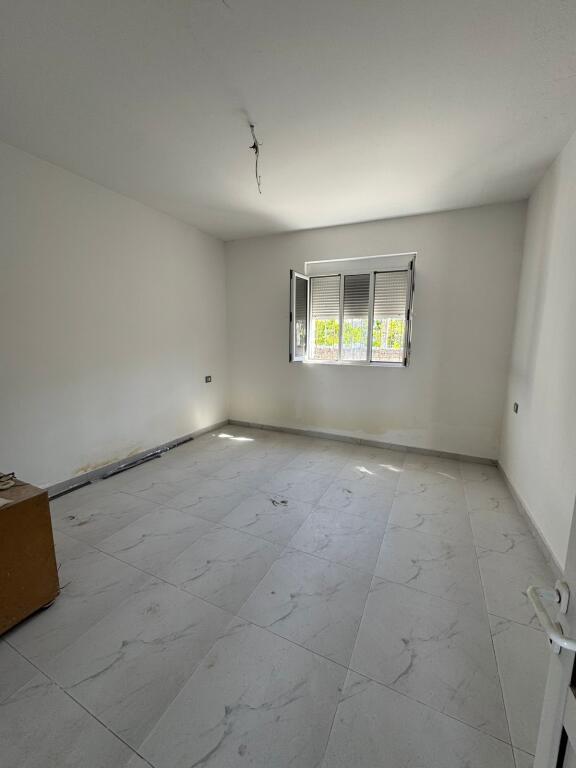 Me çmim apartamenti, Shitet shtepi private ,Kavaje