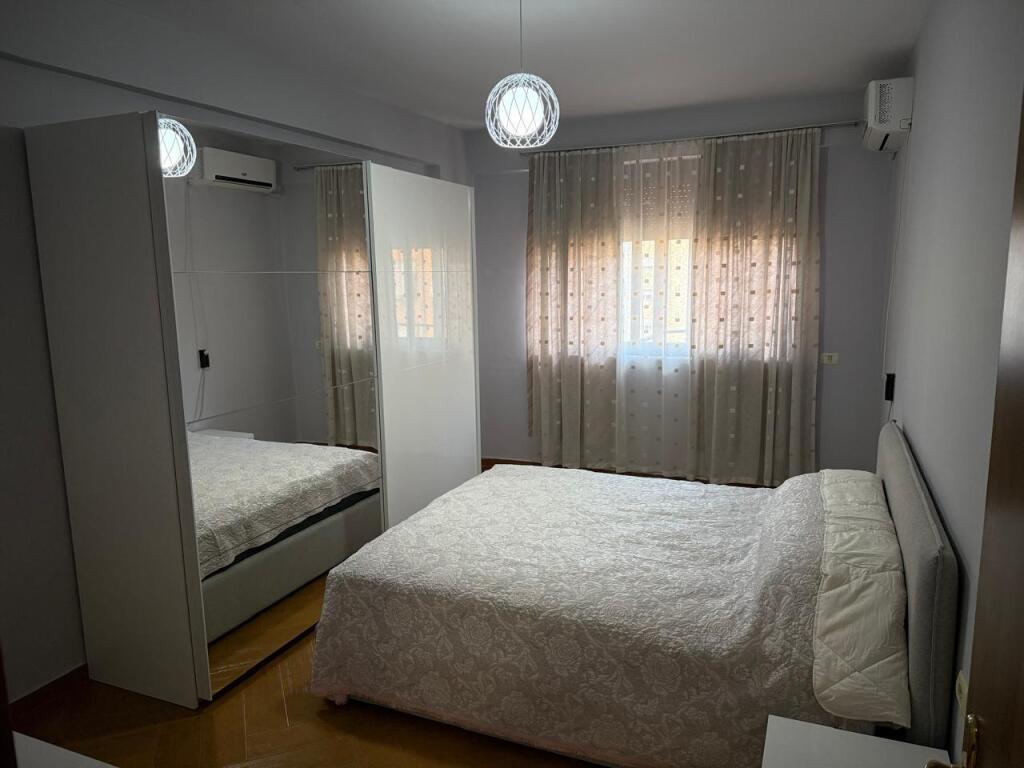 Apartament me qera 1+1 Komuna e Parisit