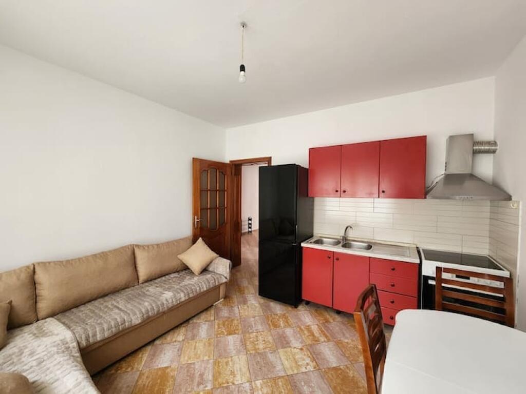Jepet Me Qera Apartament 2+1+1 Ballkon