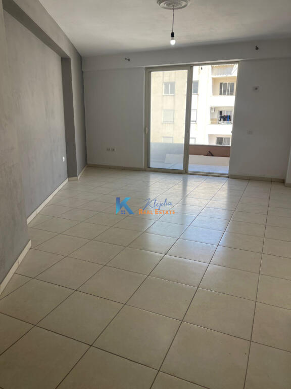 Appartamento 2+1+2 in VENDITA ad Astir, dietro il bar Bohem