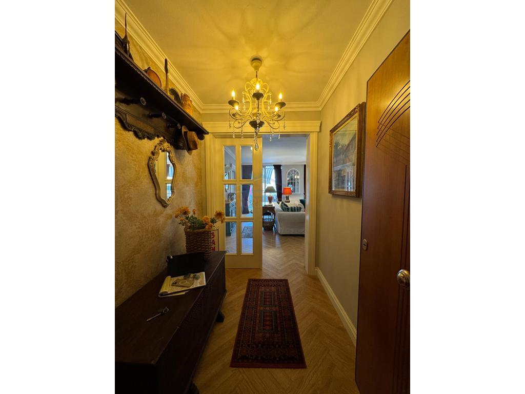 Shitet, Apartament 2+1+2 prane Satdiumit Air Albania
