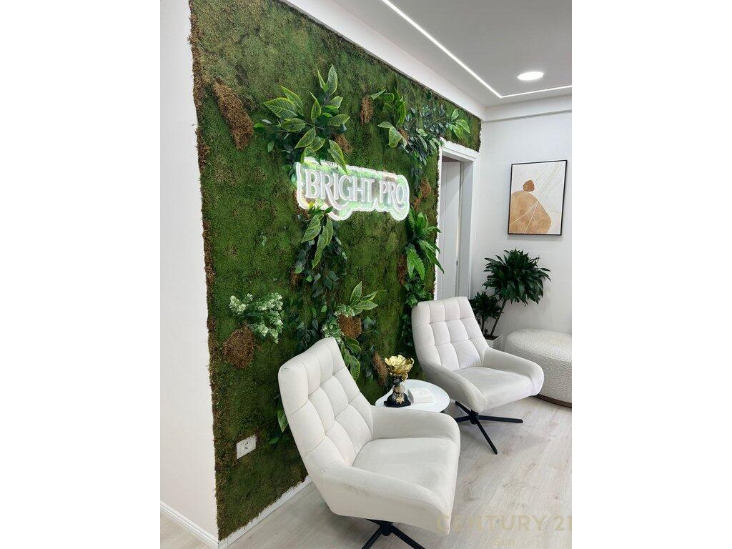 Commercial space for rent opposite Kristal Shopping Center! 1,000 € /Month