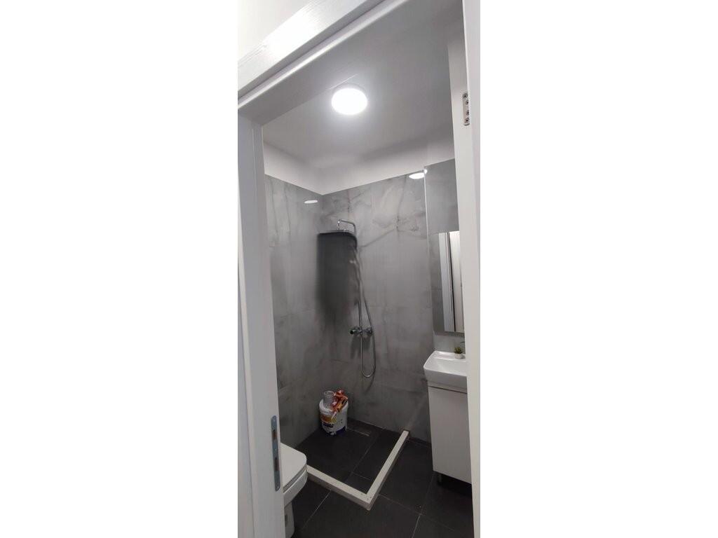 Shitet Garsoniere – Komuna e Parisit, pranë Mbikalimit dhe Big Market 85,000 €
