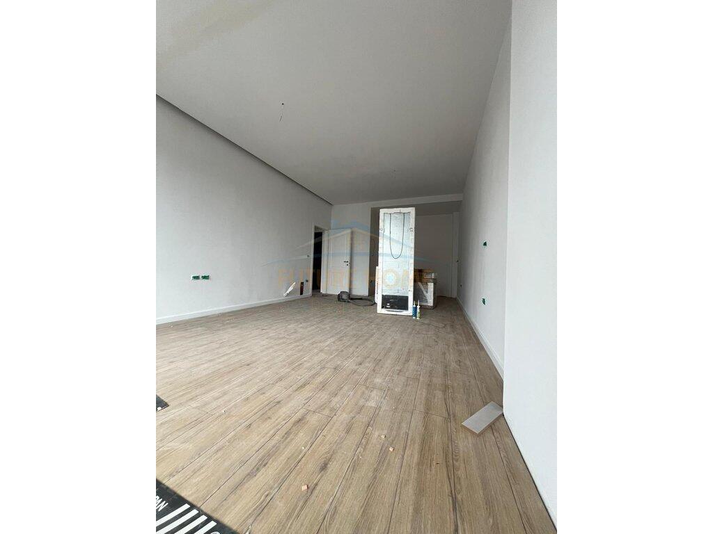 In vendita, Appartamento 1+1, Square 21, Via Kavajes, Tirana