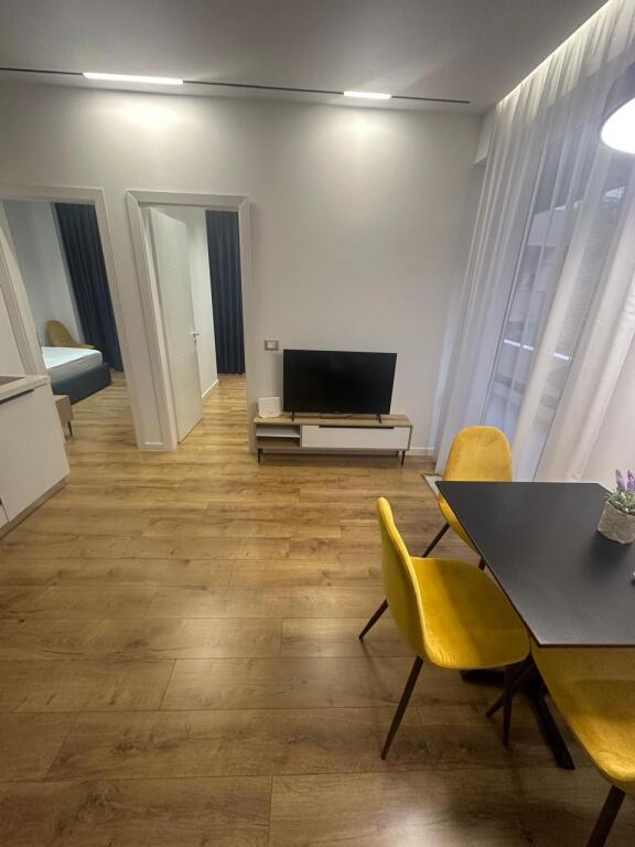 2+1,i mobiluar te quen bar liqeni i thate,cmimi 550 euro