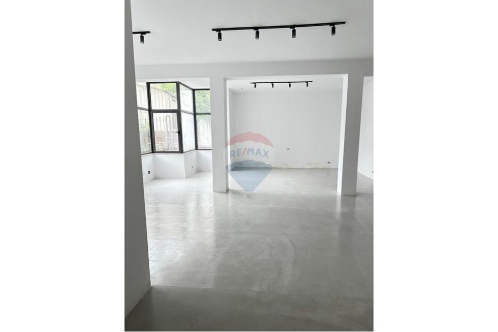 LOCALE IN AFFITTO 100 M2, VIA BOGDANEVE !