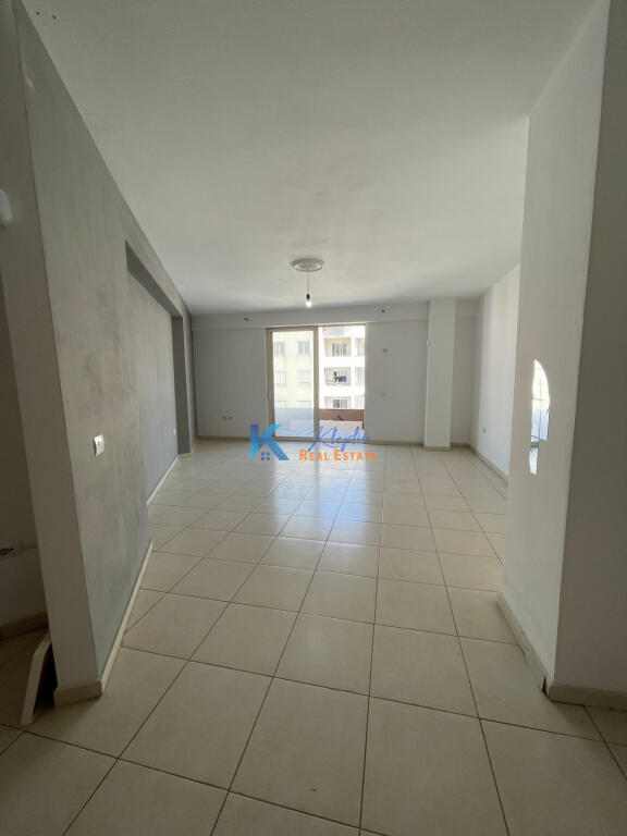 Appartamento 2+1+2 in VENDITA ad Astir, dietro il bar Bohem