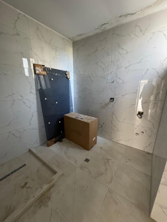 Me çmim apartamenti, Shitet shtepi private ,Kavaje
