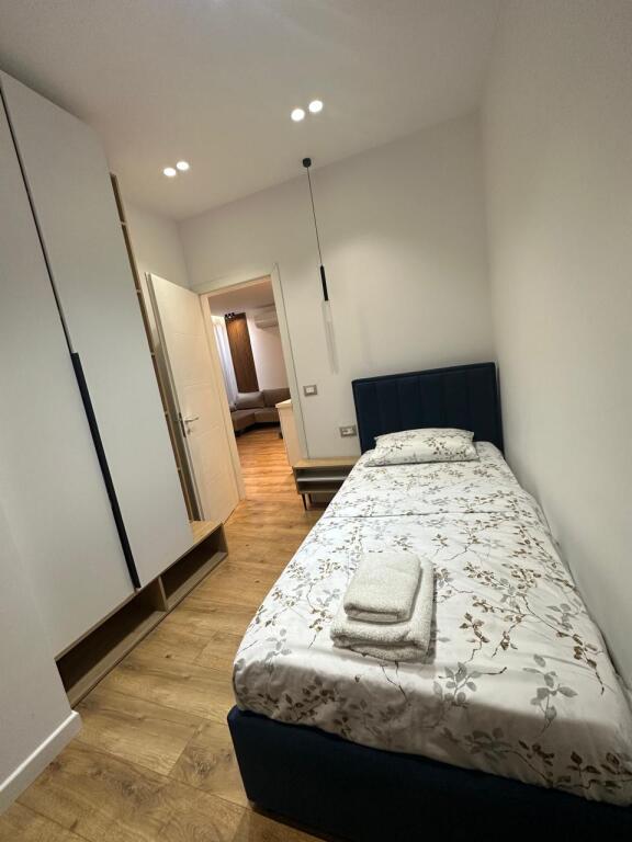 2+1,i mobiluar te quen bar liqeni i thate,cmimi 550 euro