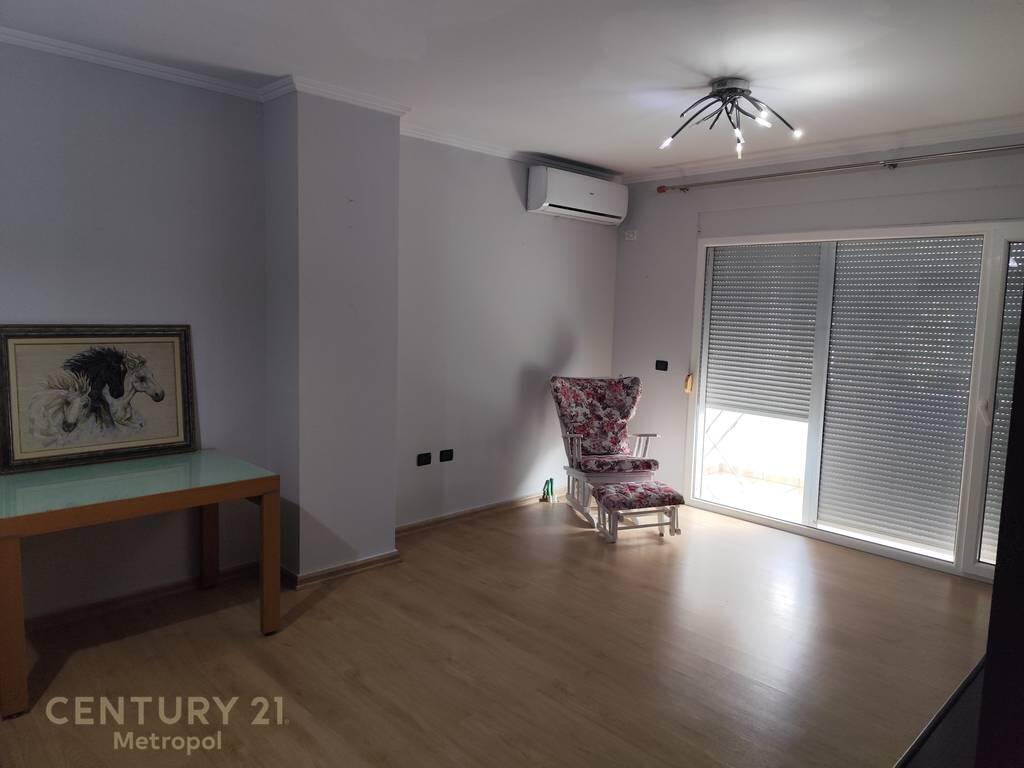 APARTAMENT 1+1+GARAZH PER QIRA PERBALLE JURIDIKUT