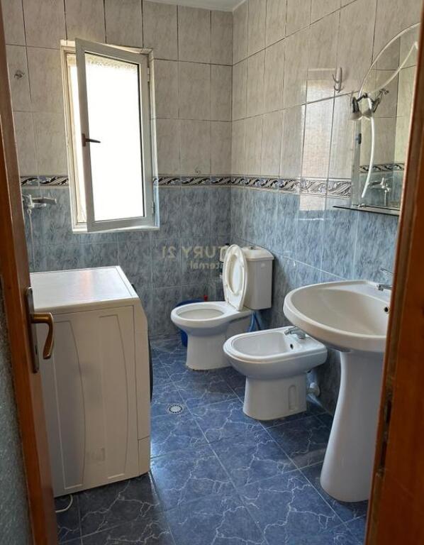 Jepet me Qira Apartament 1+1 tek Rr Kavajes 500 € /Muaj