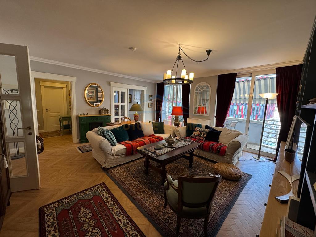 Shitet, Apartament 2+1+2 prane Satdiumit Air Albania