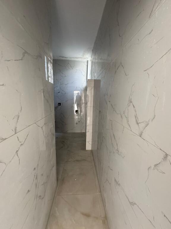 Me çmim apartamenti, Shitet shtepi private ,Kavaje