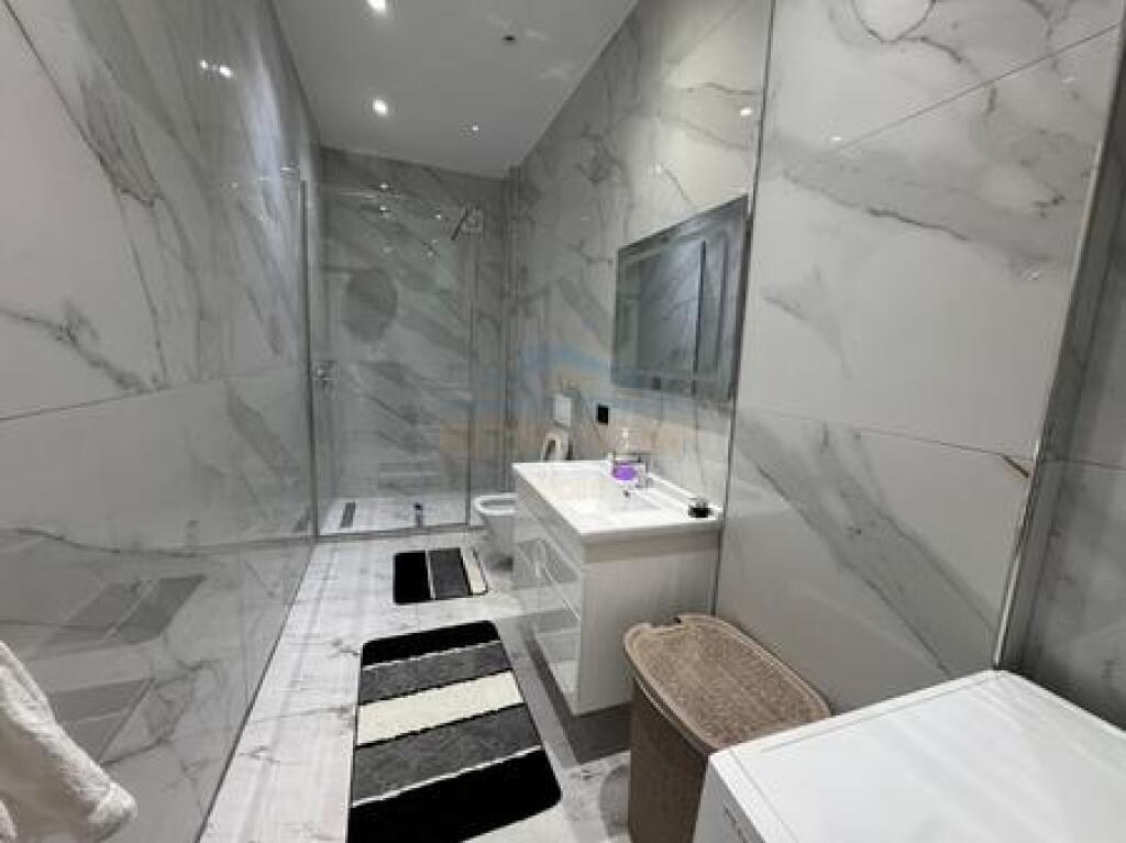 Shitet , Apartament 2+1+2 , Fresk, Tirane.
