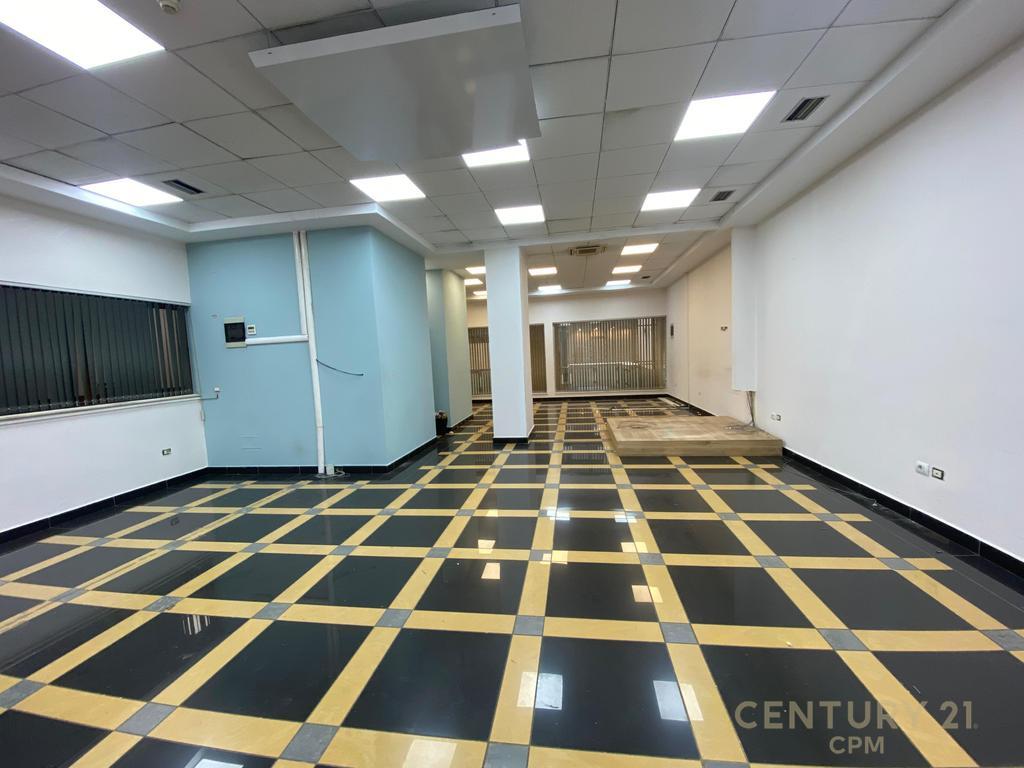PRESSO IL CENTRO COMMERCIALE GALERIA AFFITTIAMO AMBIENTE PER UFFICI