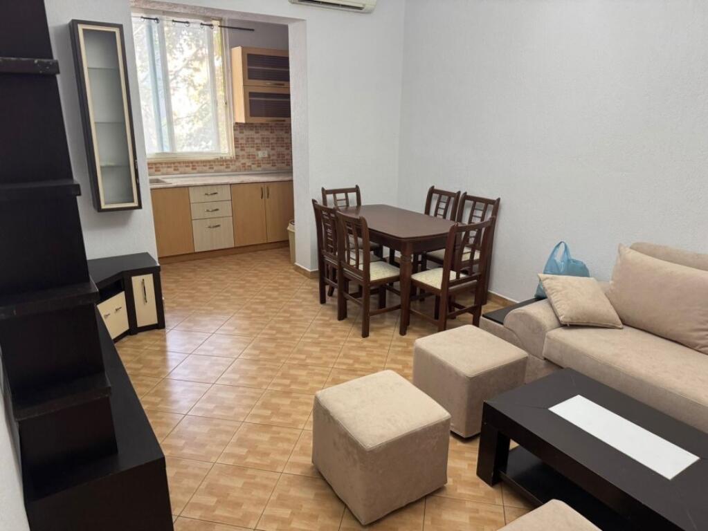 Jepet Me Qera Apartament 2+1+1 Ballkon