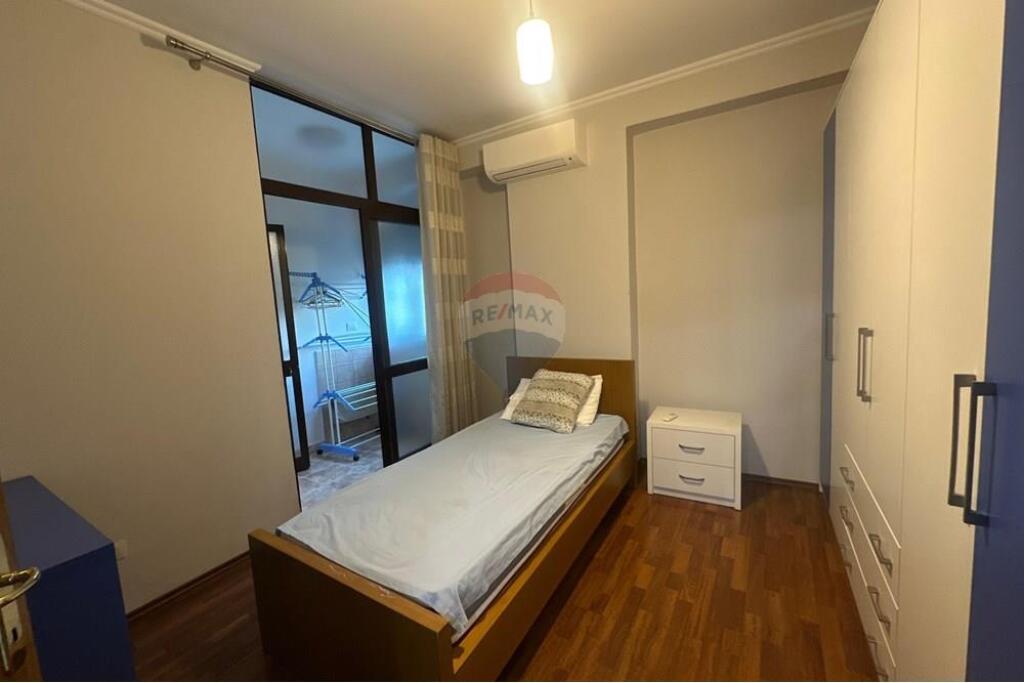 Shitet apartament 3+1+2 te Myslym Shyri