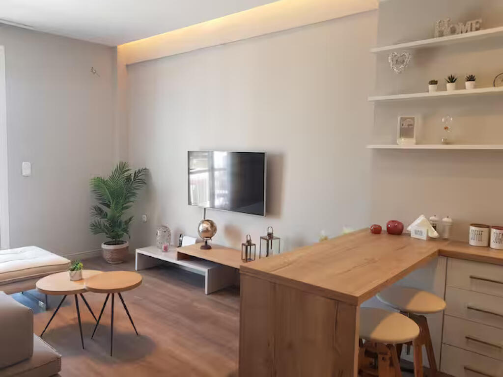 Vile me Qera 1+1 tek Ish Tregu Elektrik (ID BV22507) Tirane