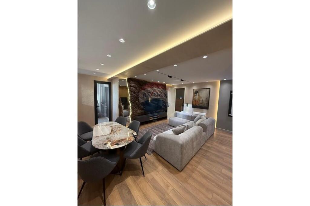 Apartament Luksoz me Qira 2+1 Rr.Durresit!!