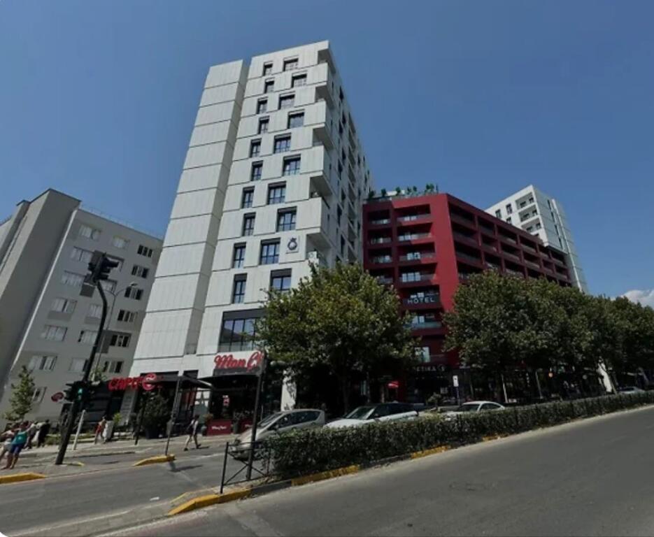 shitet apartament 1+1 farmacia 10