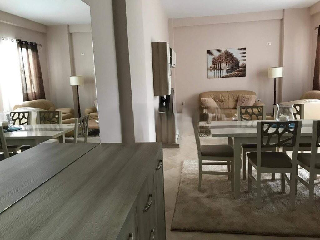 Jepet me qira apartament 1+1 ne rr. Muhamet Deliu ne fresk. 385 € /Muaj