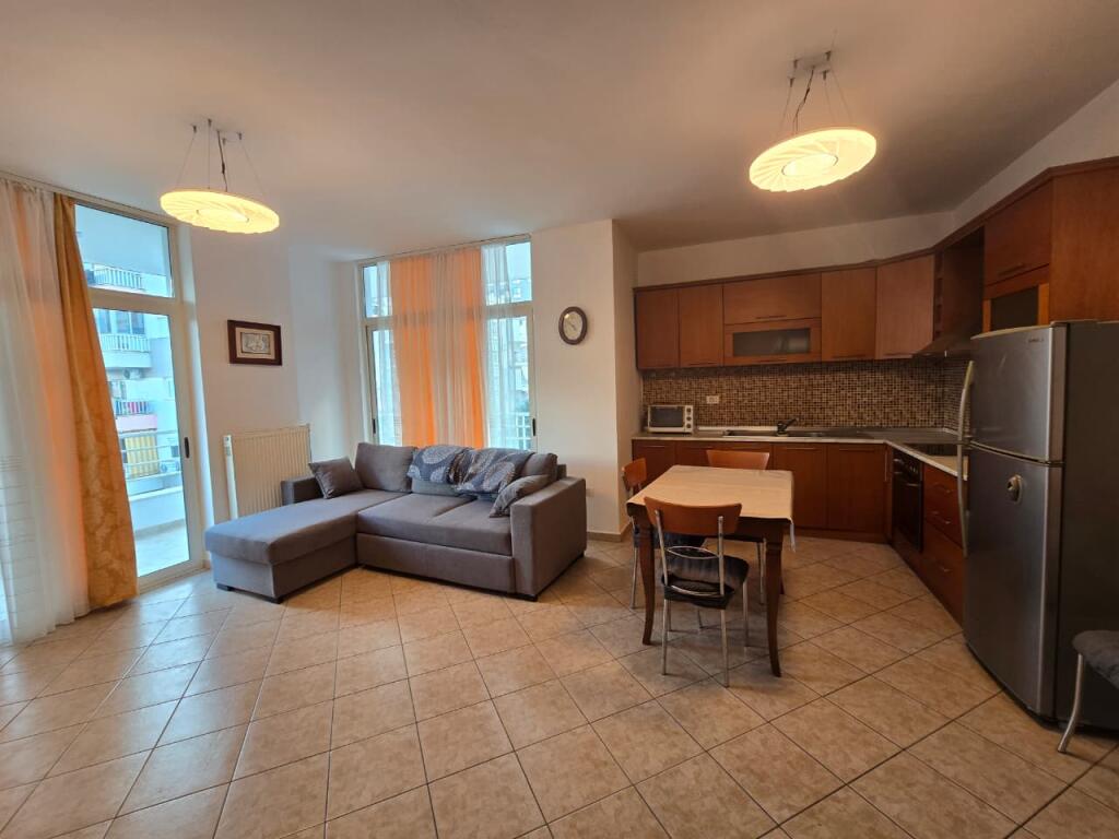 2+1 for rent "Kika 1 Komuna e Parisit" for sale