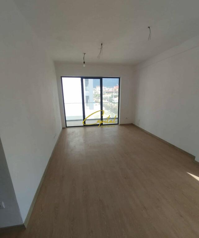 APARTAMENT ME QERA 3+1 RRUGA 5 MAJI 45.000 LEKE