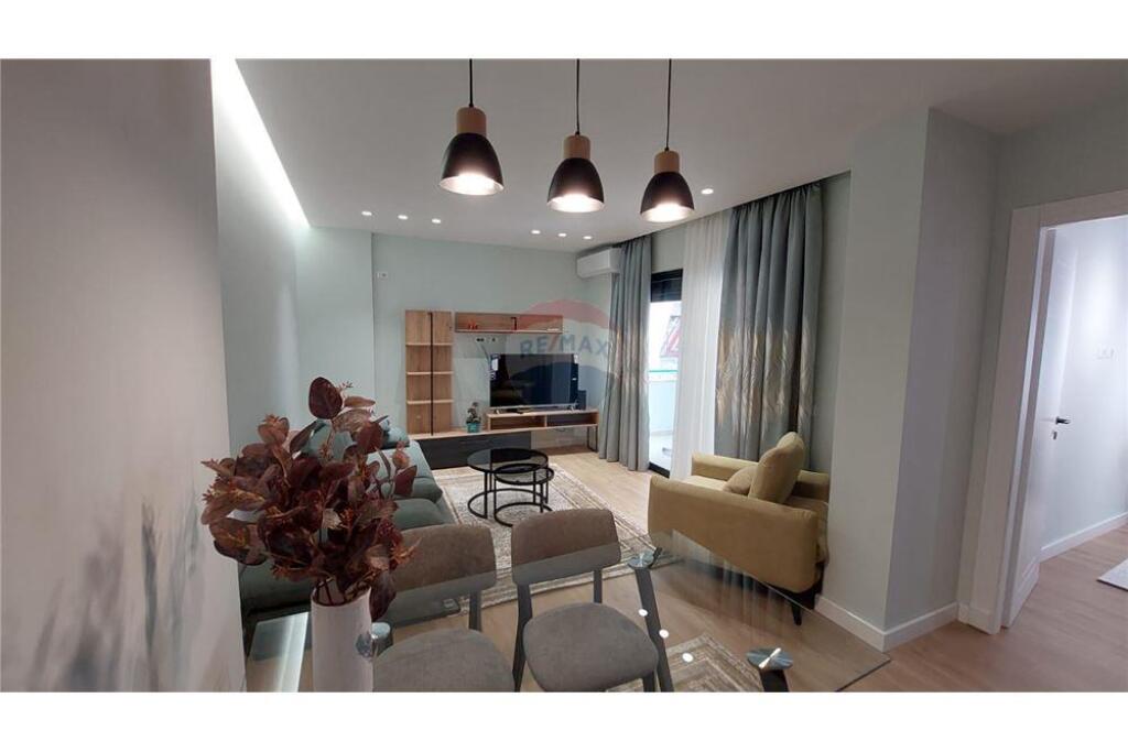 Jepet me qira apartament 1+1 te Komuna e Parisit