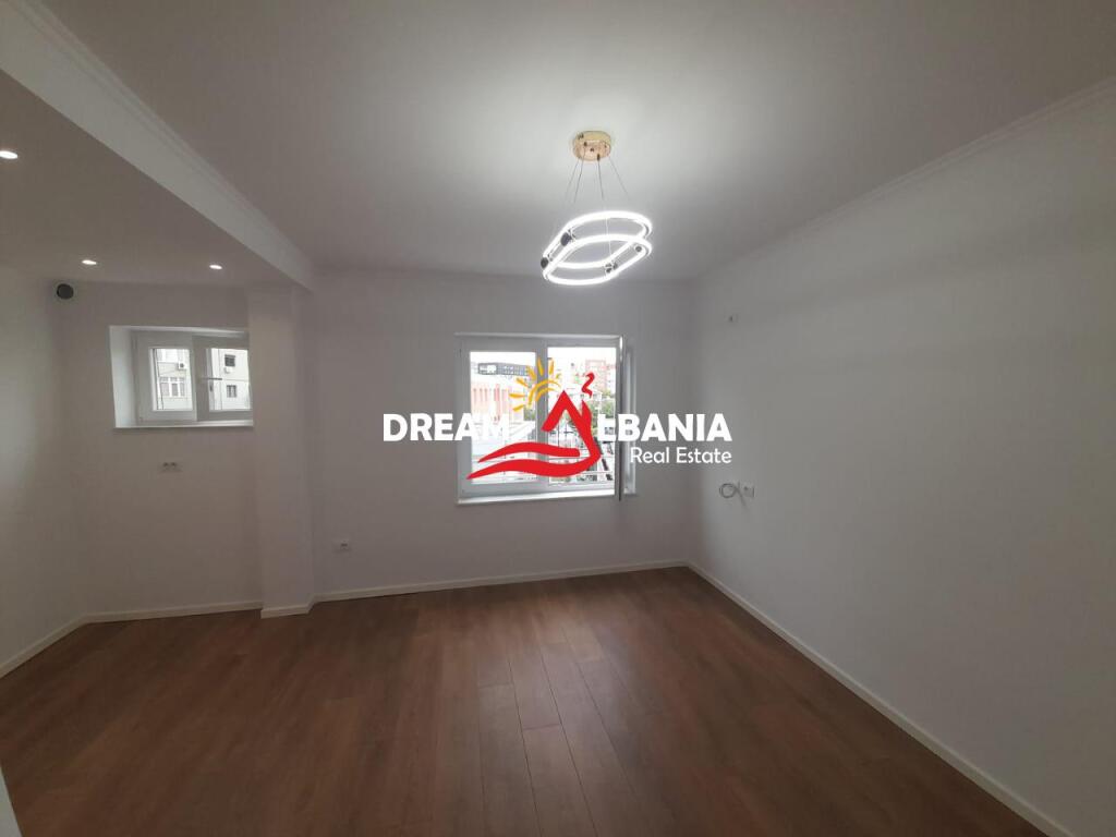 Vendesi in vendita 1+1 a Tiranë e Re, vicino alla Scuola 26 Nëntori (ID 4119444)