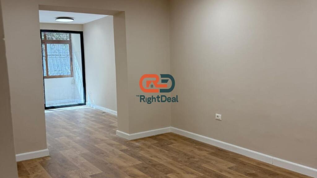 Ne Bllok, Tek Rruga Margarita Tutulani, Jepet Me Qira Apartament 2+1 I Pershtatshem Per Zyra, Klinika Ose Biznese Te Ndryshme !!